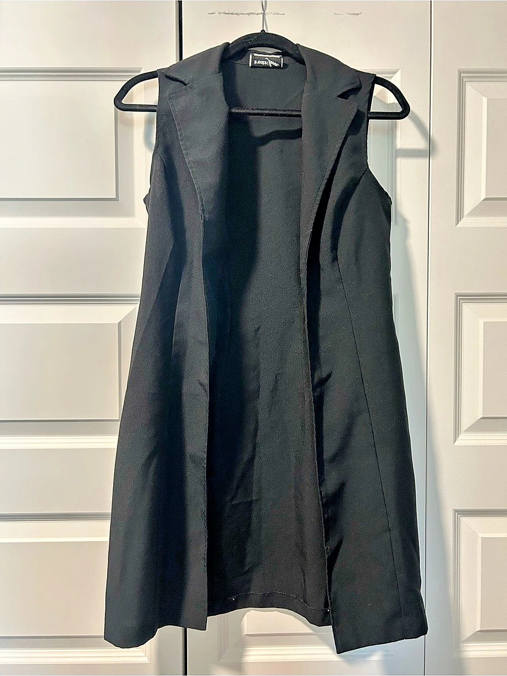 Breakin’ Loose Black Sleeveless Long Vest Like New